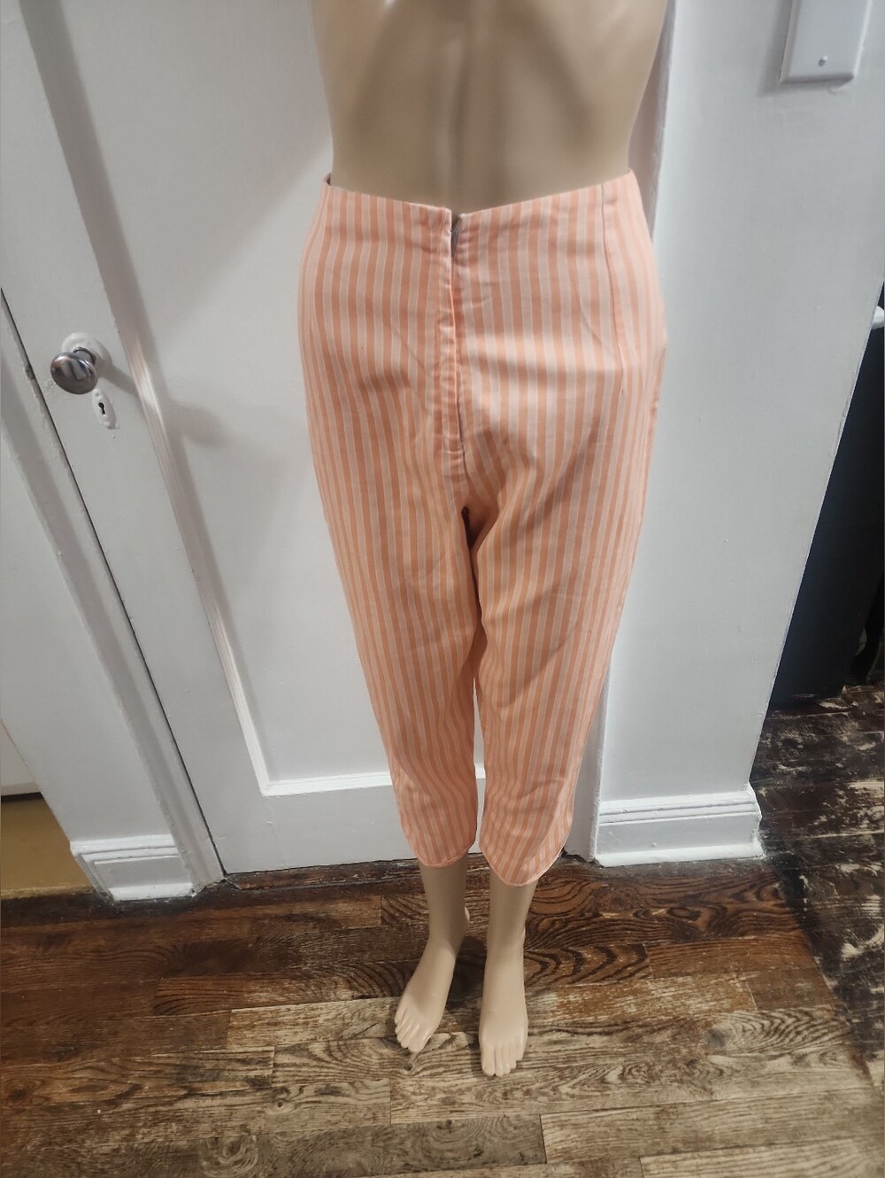 Vintage 1960s Coral/White Capri Pants Size 4 High Waist Rockabilly Style